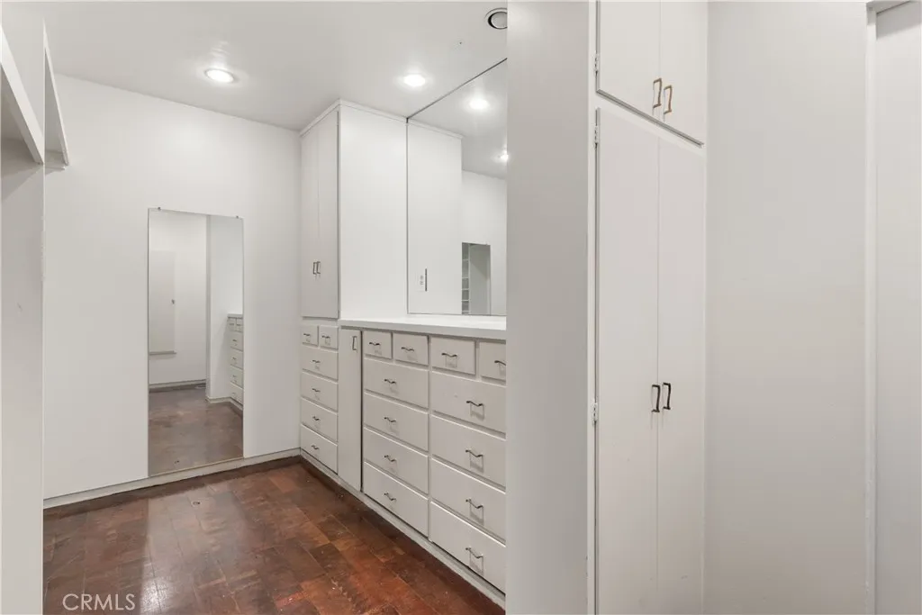 3511 Stonehill Place, Sherman Oaks, California 91423 home-pic-28